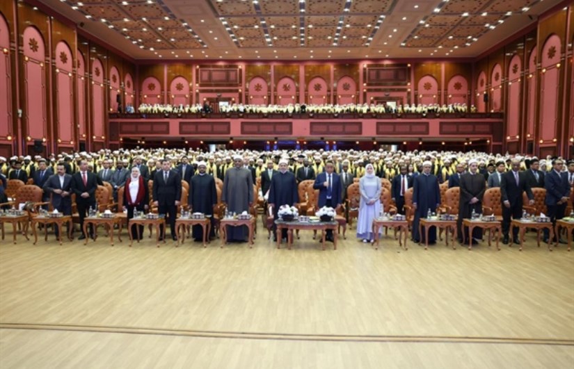 خلال حفل تخريج دفعة الطلاب الوافدين