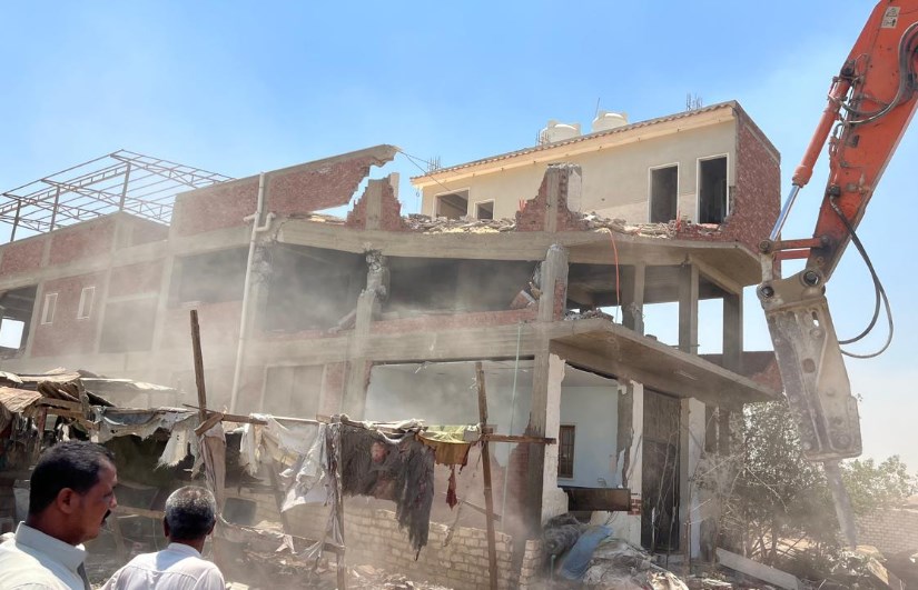 ازالة 700 حظيرة ومنزل بمنطقة الزرايب