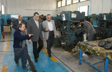 زيارة وزير الإنتاج الحربى لمصنع هليوبوليس للصناعات الكيماوية