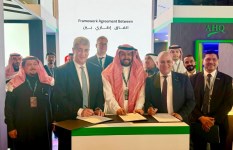 وزير البترول ومجموعة القحطاني 