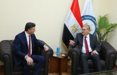 وزير البترول يلتقى مسؤولى شركة إينى