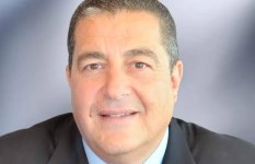 رجل الأعمال ياسين منصور