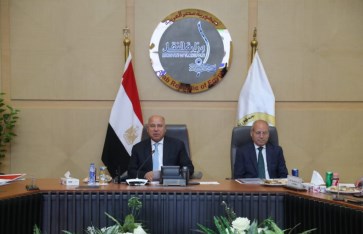 اجتماع الفريق كامل الوزير مع مصنعي الأسمنت  اجتماع الفريق كامل الوزير مع مصنعي الأسمنت