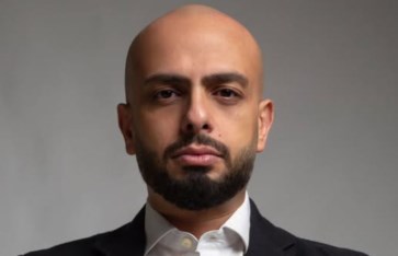 الكاتب أحمد مراد  الكاتب أحمد مراد