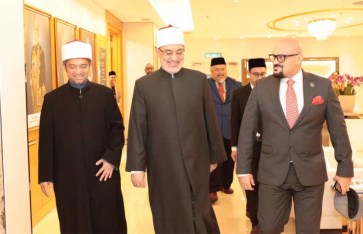 د.نظير عياد يصل كوالالمبور د.نظير عياد يصل كوالالمبور