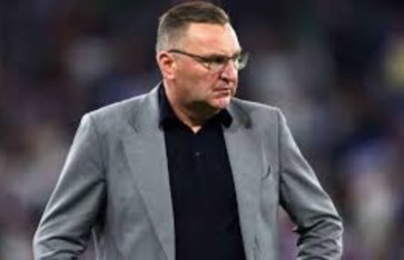 تشيسلاف ميشنيفيتش مدرب بولندا السابق تشيسلاف ميشنيفيتش مدرب بولندا السابق