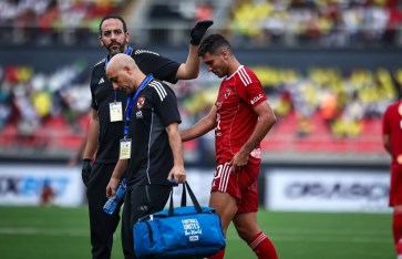 إصابة محم شريف لاعب الأهلي  إصابة محم شريف لاعب الأهلي