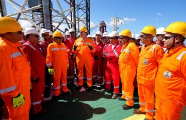 وزير البترول خلال جولته وزير البترول خلال جولته