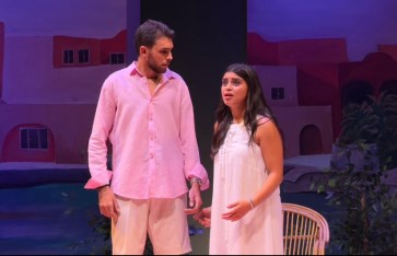 مسرحية بين الميه والهوا مسرحية بين الميه والهوا