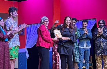 مسرحية عائلة سعيدة مسرحية عائلة سعيدة