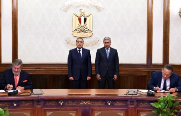 صورة أثناء توقيع اتفاقية الشراكة الاستراتيجية صورة أثناء توقيع اتفاقية الشراكة الاستراتيجية