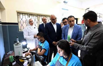 جولة رئيس الوزراء بمدرسة إيجيبت جولد للتكنولوجيا التطبيقية جولة رئيس الوزراء بمدرسة إيجيبت جولد للتكنولوجيا التطبيقية