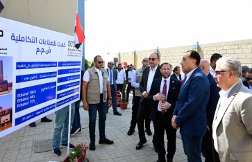 جولة رئيس الوزراء بالمنطقة الصناعية فى السويس جولة رئيس الوزراء بالمنطقة الصناعية فى السويس