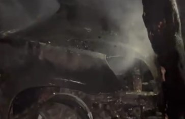 حريق سيارتين حريق سيارتين