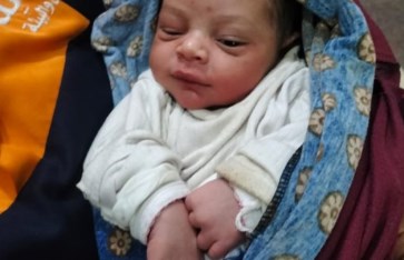 طفل رضيع حديث الولادة طفل رضيع حديث الولادة