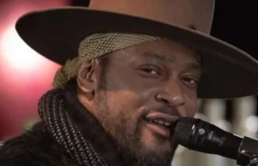 المغني الأمريكي دانجيلوو 