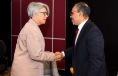 وزير الخارجية مع مبعوثة الاتحاد الأوروبي وزير الخارجية مع مبعوثة الاتحاد الأوروبي