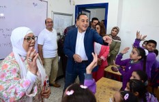 مدبولي يزور مدرسة محمد حافظ في السويس  مدبولي يزور مدرسة محمد حافظ في السويس
