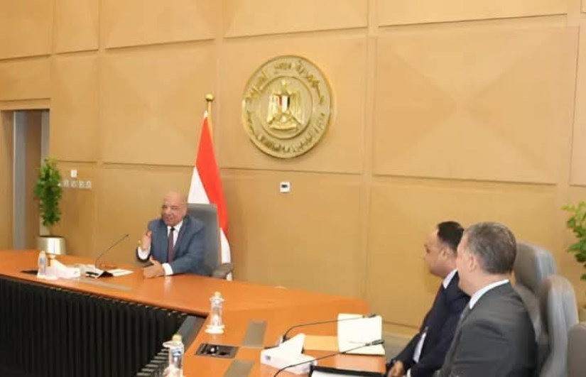 اجتماع وزير الكهرباء  اجتماع وزير الكهرباء