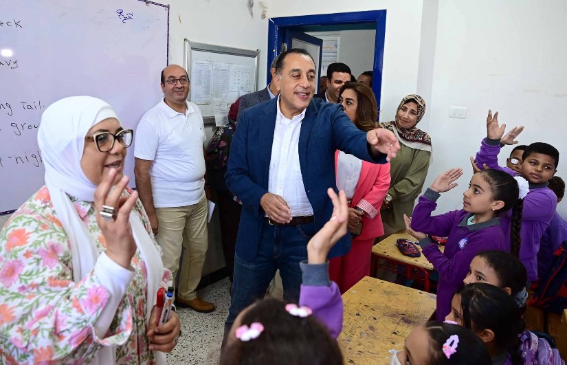مدبولي يزور مدرسة محمد حافظ في السويس  مدبولي يزور مدرسة محمد حافظ في السويس