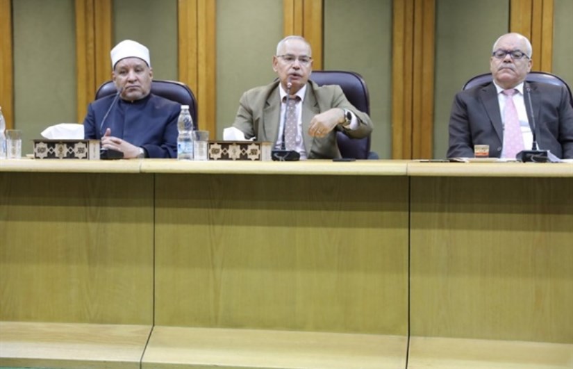 خلال الندوة خلال الندوة
