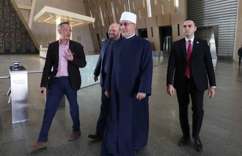 د. نظير عياد بالمتحف المصري د. نظير عياد بالمتحف المصري