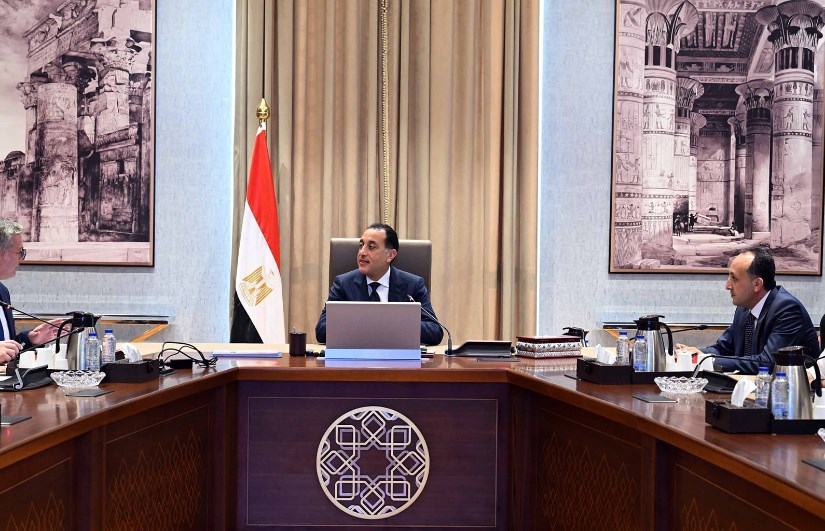 اجتماع رئيس الوزراء مع وزير البترول اجتماع رئيس الوزراء مع وزير البترول