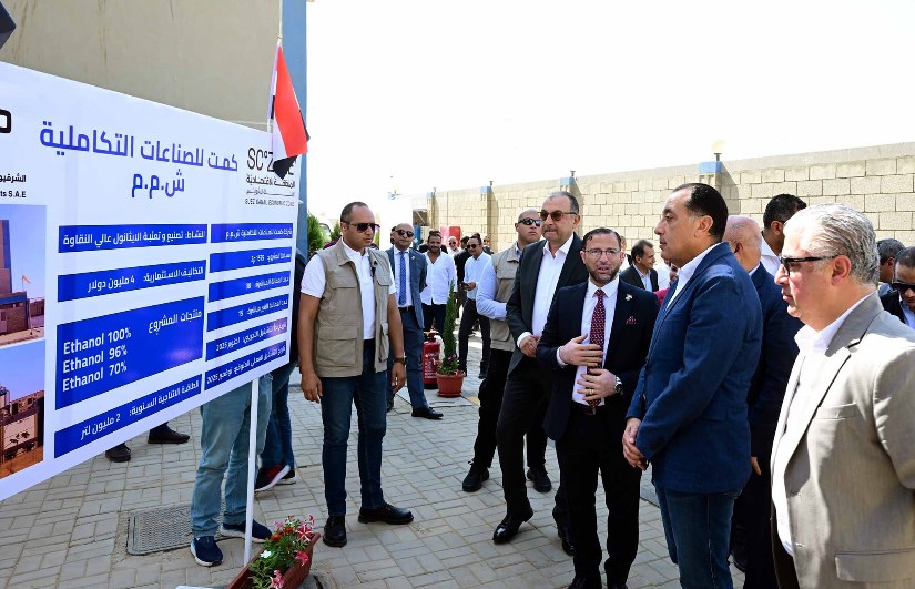 جولة رئيس الوزراء بالمنطقة الصناعية فى السويس جولة رئيس الوزراء بالمنطقة الصناعية فى السويس