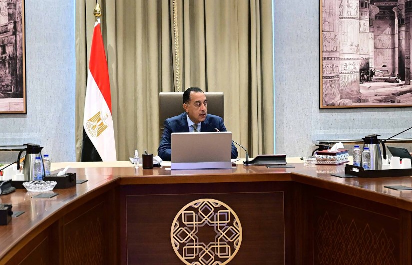اجتماع رئيس الوزراء مع محافظ بور سعيد اجتماع رئيس الوزراء مع محافظ بور سعيد