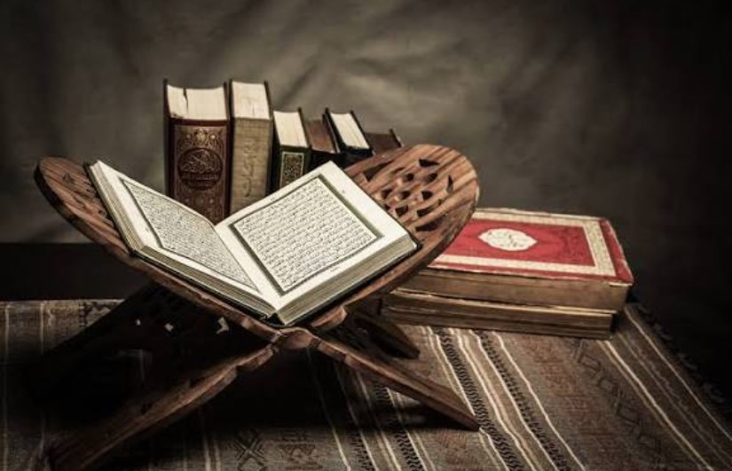 تفسير حلم قراءة سورة الفلق في المنام: رؤية تحمل الأمان والبركة تفسير حلم قراءة سورة الفلق في المنام: رؤية تحمل الأمان والبركة