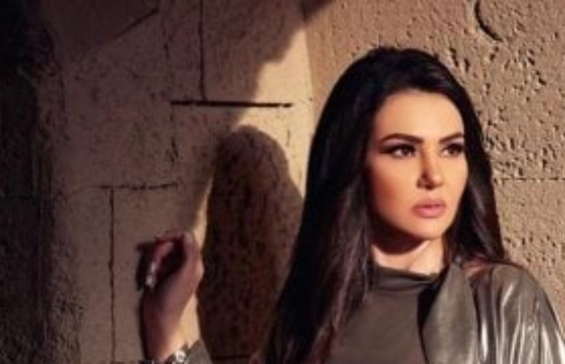 الفنانة دينا فؤاد الفنانة دينا فؤاد