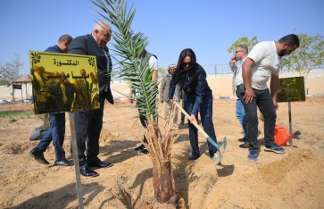 وزيرة التضامن تغرس نخله