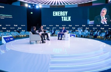 وزير البترول خلال اللقاء