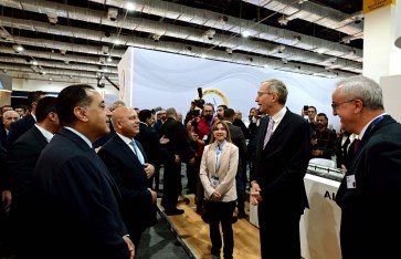 حولة رئيس الوزراء فى معرض النقل الذكى