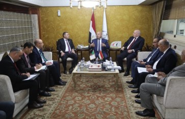 اجتماع كامل الوزير مع وزراء جزائريين