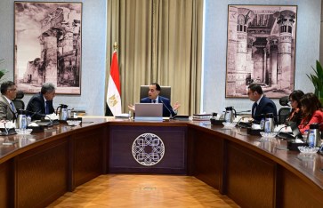 اجتماع متابعة تطوير المناطق المحيطة بهضبة الأهرامات