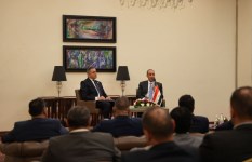 وزير الخارجية يلتقي الجالية المصرية في الجزائر