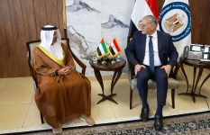 وزير البترول خلال اللقاء 