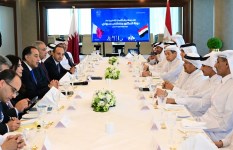 لقاء رئيس الوزراء مع رجال الأعمال القطريين