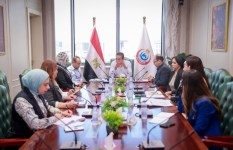 اجتماع مناقشة تطوير خدمات العلاج الطبيعى