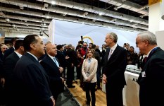 حولة رئيس الوزراء فى معرض النقل الذكى