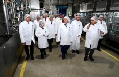 جولة وزير الصناعة فى مصانع النوبارية والسادات