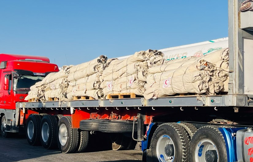 قوافل الهلال الأحمر 