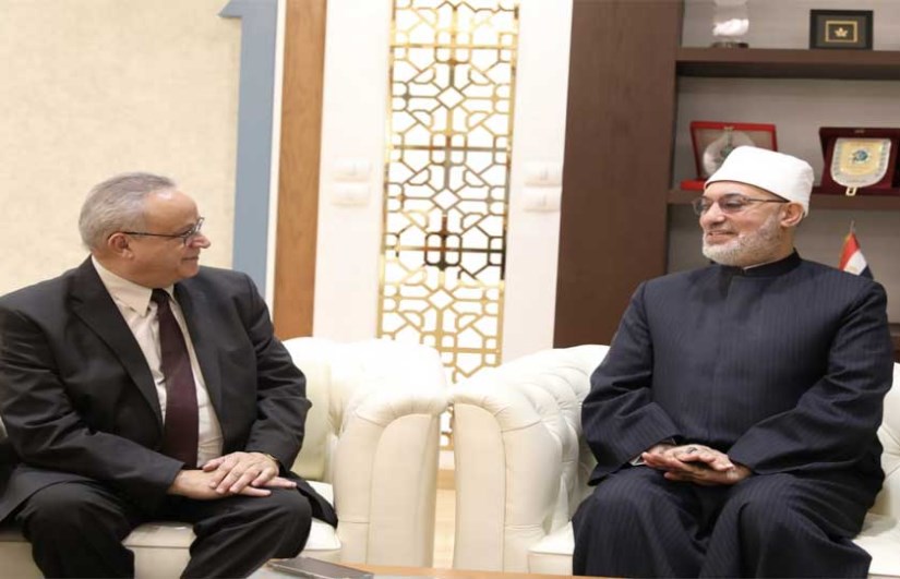 د.نظير عياد ومدير مكتبة الاسكندرية