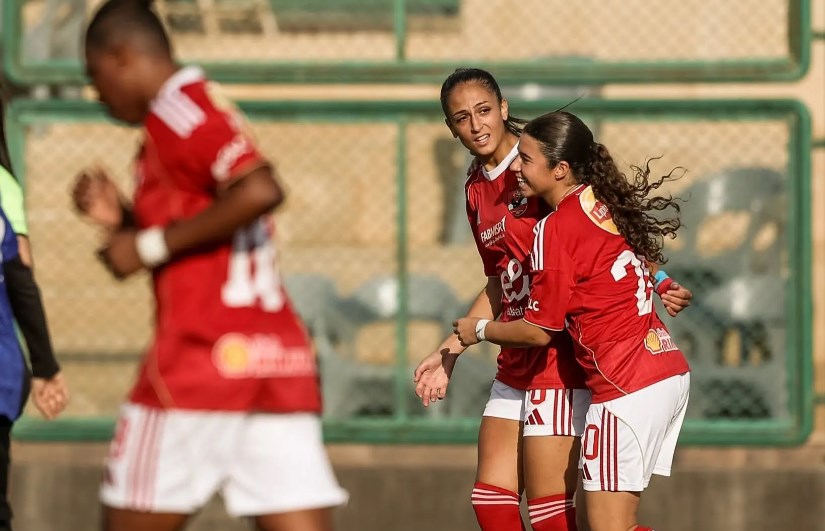 سيدات الأهلي تهزم الطيران 