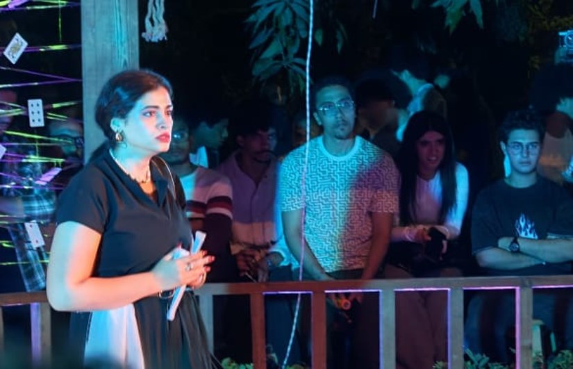 عرض افتحوا الكشافات