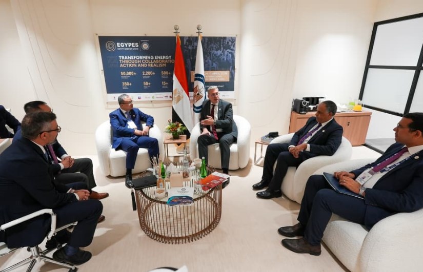 اجتماع وزير البترول مع مسؤولى الشركات العالمية