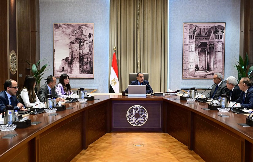 اجتماع رئيس الوزراء مع اللجنة الاستشارية للشئون السياسية 