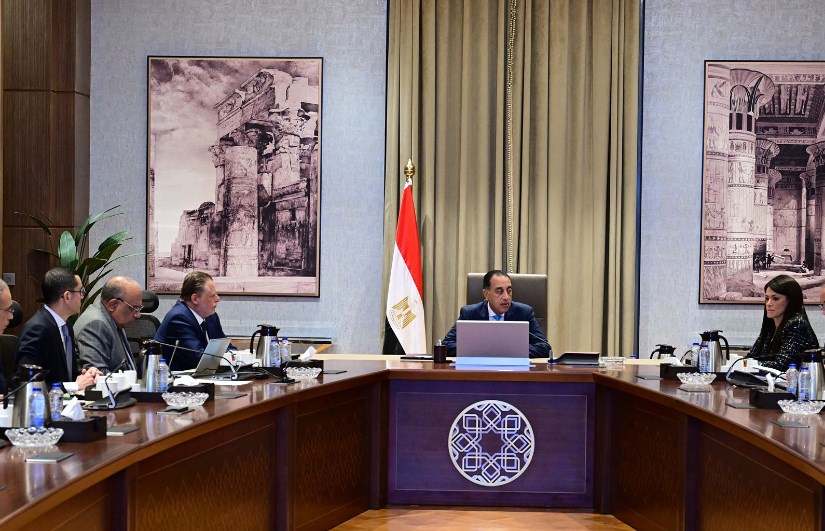 اجتماع متابعة مشروعات الطاقة المتجددة