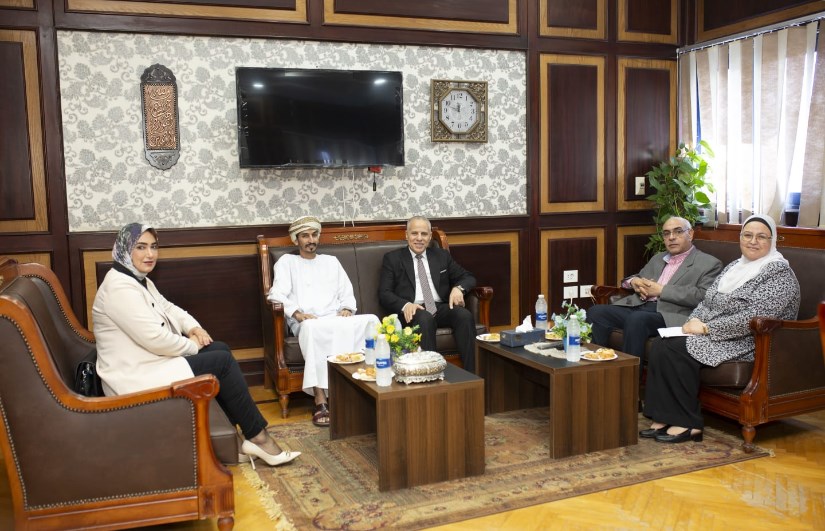 وفدا عمانيا يزور جامعة دمنهور